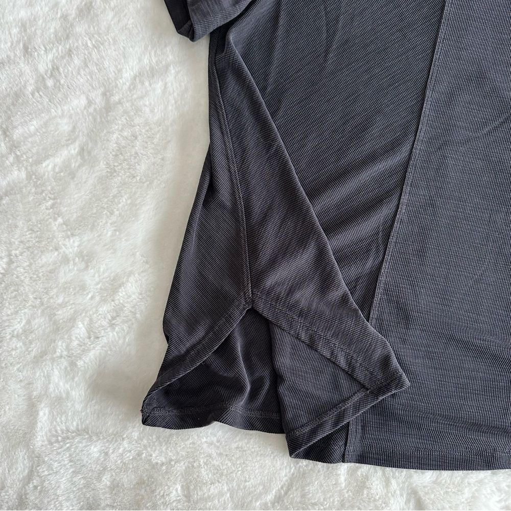 Athleta Women’s Asymmetrical Athletic T-Shirt Size Medium Gray - Picture 3 of 11
